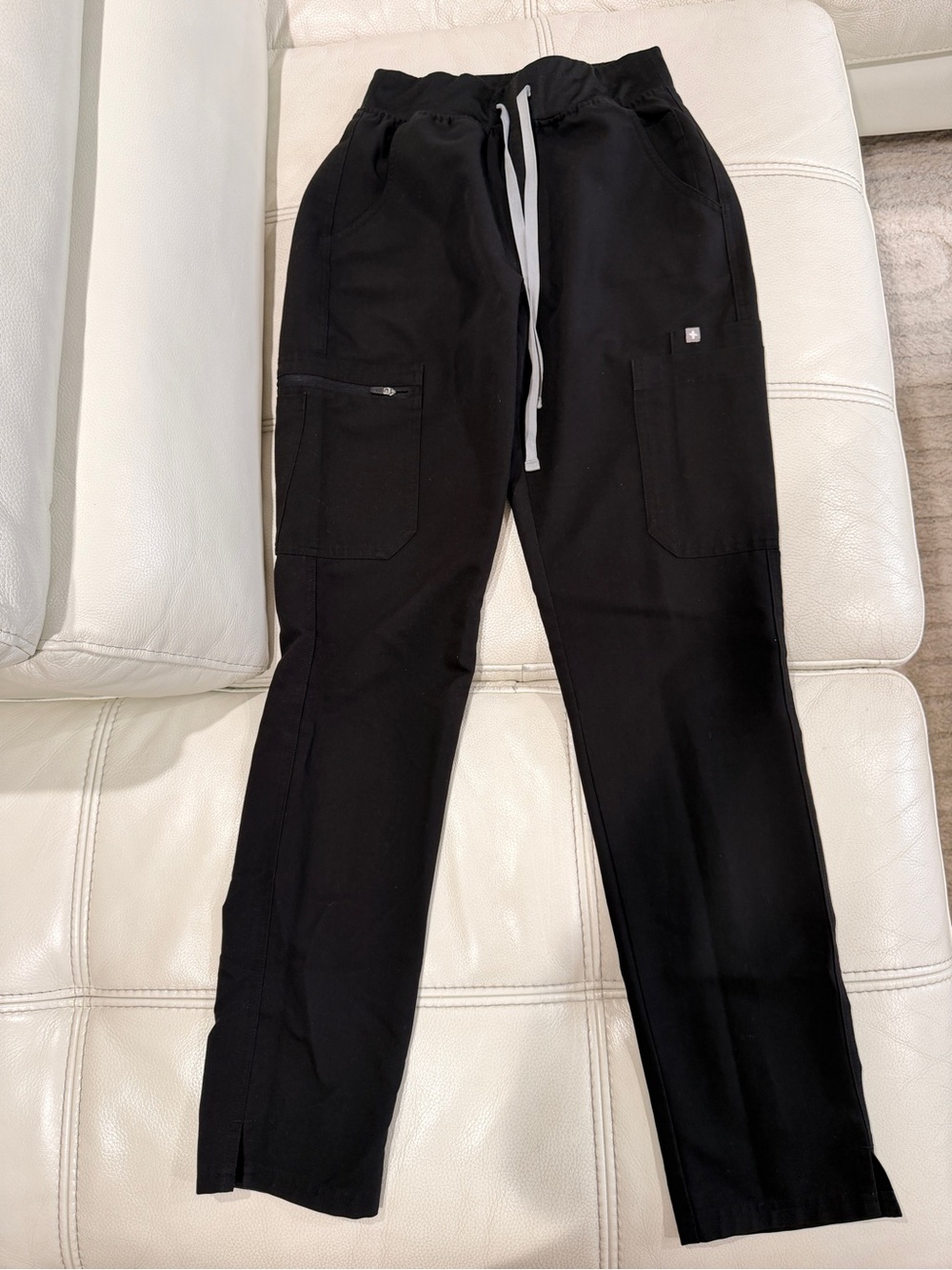FIGS Scrub Set in Black in XXS/XS-T - Picture 5 of 9
